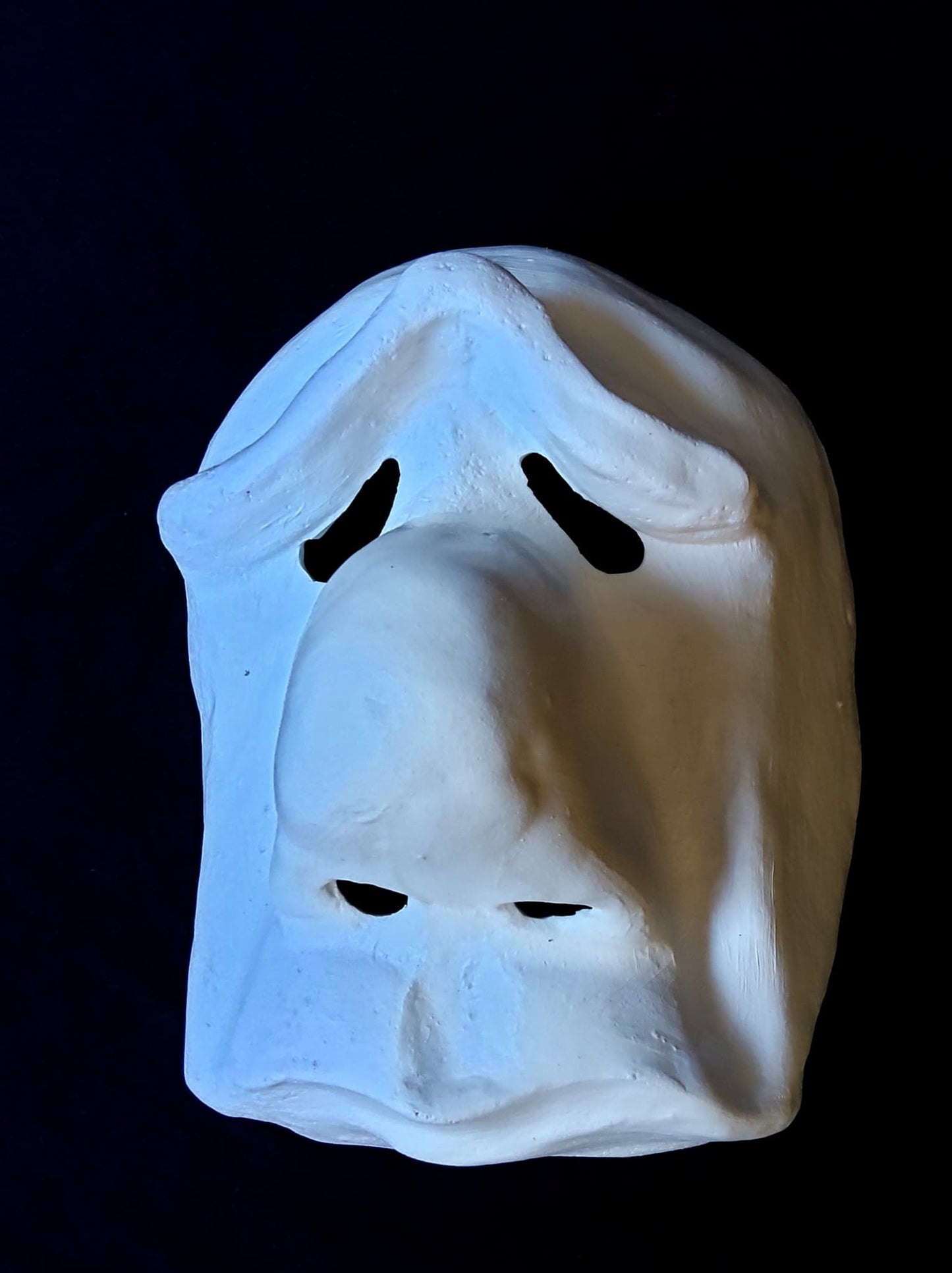 Full-face mime mask in natural latex for excellent comfort and fit.